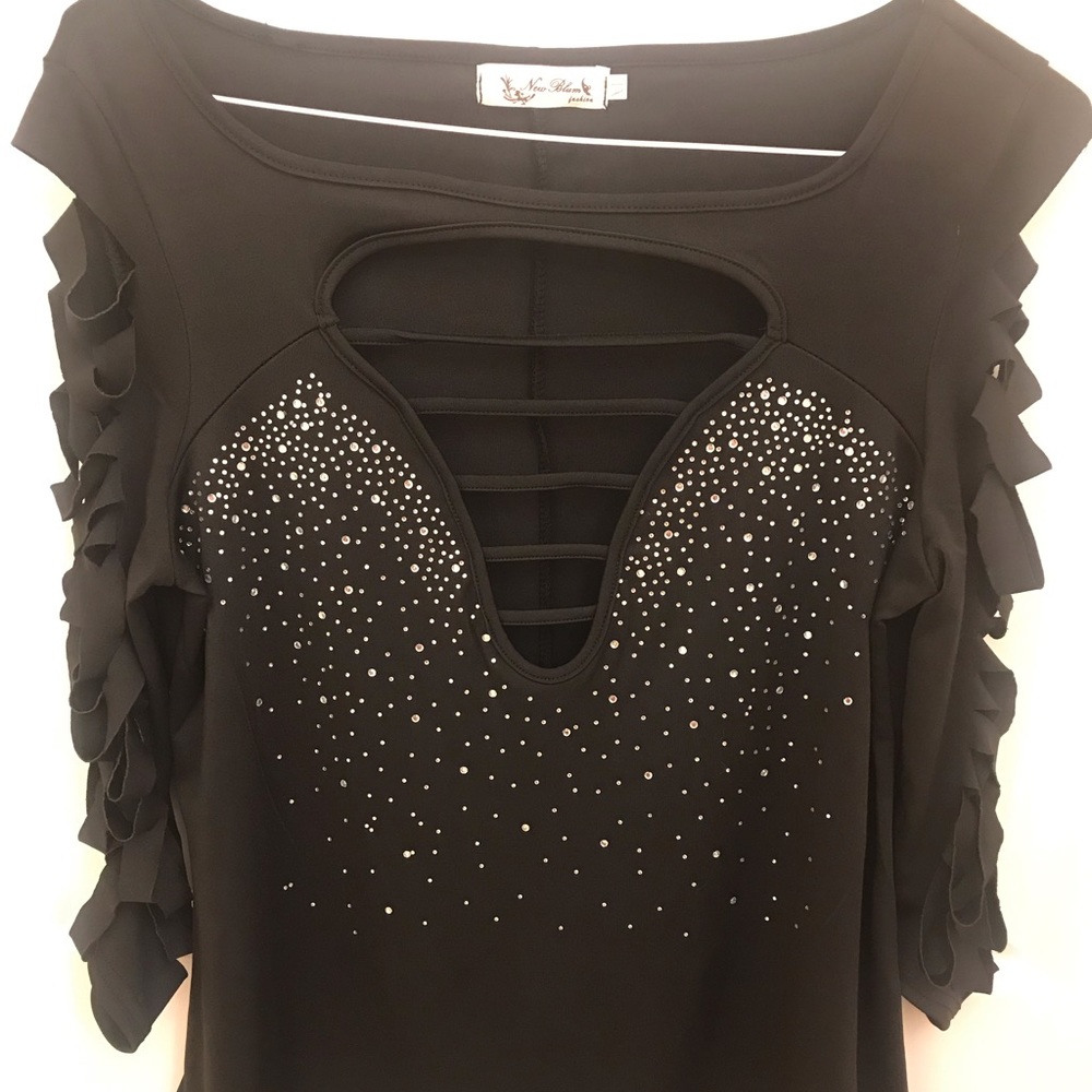 Women’s club shredded shirt with slits and studs